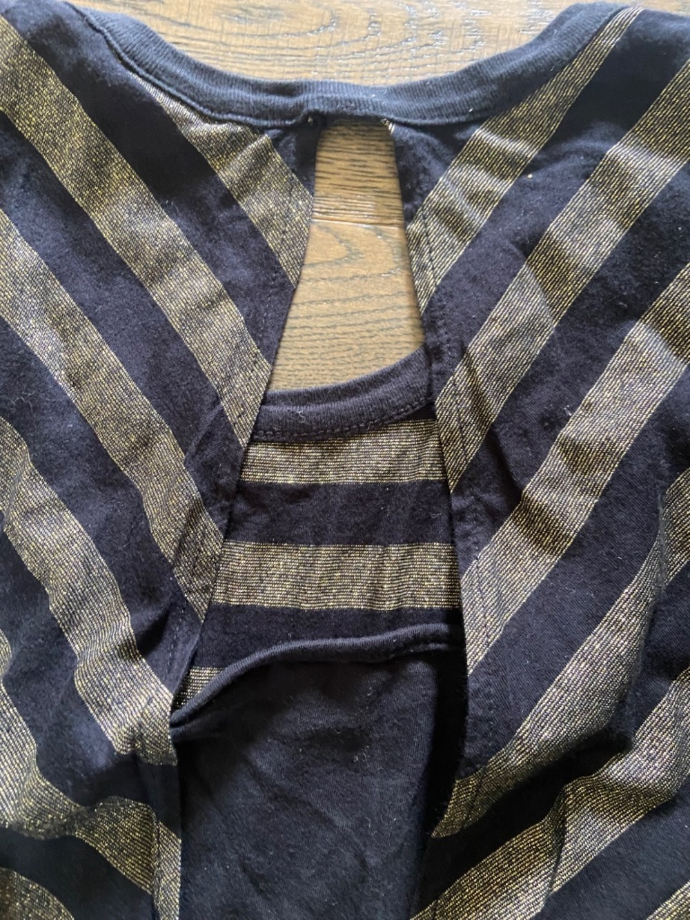 EUC: Vintage Y2K Union Bay Black & Shimmering Gold Striped Top w/ Keyhole Back M - Picture 11 of 13